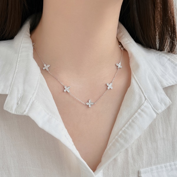 「枝蔓 Vineverse 系列」S925银白色圆锆镶嵌蝴蝶设计小众精致多吊坠时尚项链