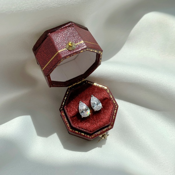 S925纯银高碳钻白色梨形切割水滴耳钉女闪耀耳饰女