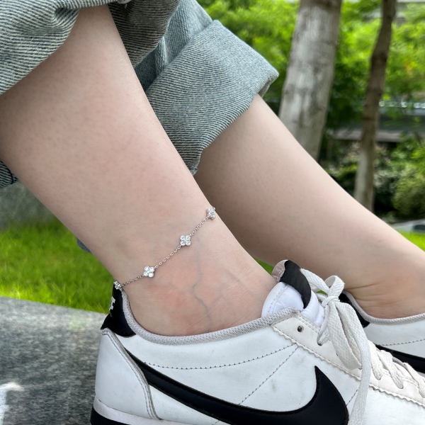 银S925白色圆锆镶嵌四叶草设计镂空蝴蝶小众时尚精致脚链