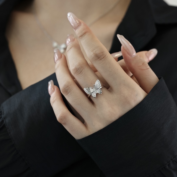 「沁心 Soothing 系列」银S925白色圆锆镶嵌蝴蝶纹路设计小众简约百搭开口戒指耳钉项链套装系列