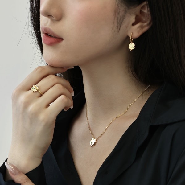 「沁心 Soothing 系列」银S925绿色圆锆镶嵌四叶草设计几何小众时尚设计三件套套装