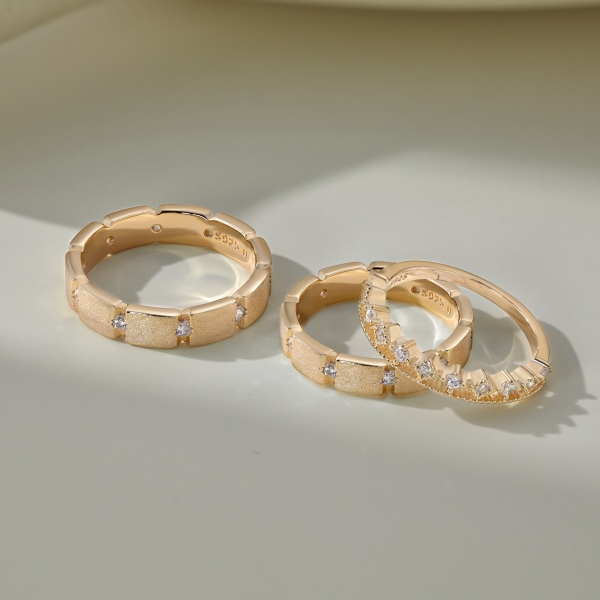 「遇 Meet 系列」银S925白色圆锆镶嵌宽面磨砂设计时尚情侣套戒男款戒指