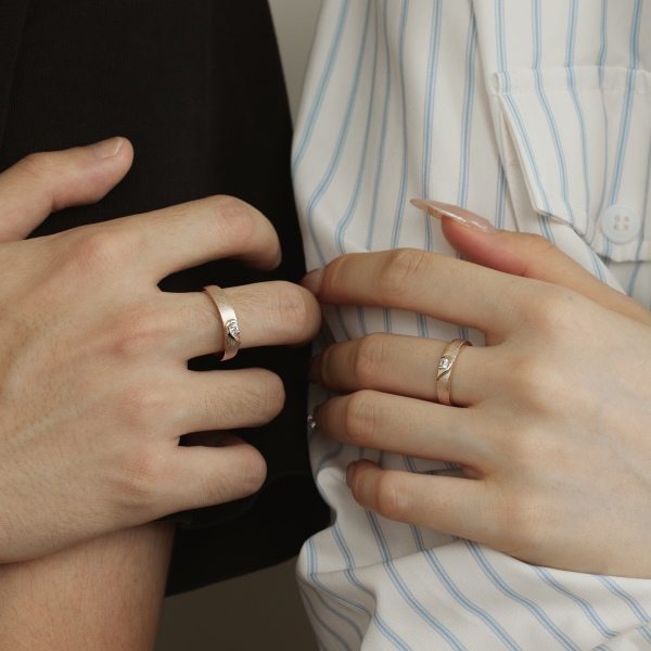 「遇 Meet 系列」银S925白色圆锆心形爱心一半情侣套戒女款磨砂戒指时尚百搭