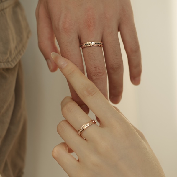 「遇 Meet 系列」银S925黑色圆锆镶嵌交叉光面时尚戒指情套戒男款