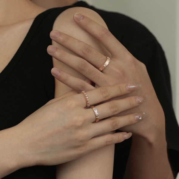 「遇 Meet 系列」银S925白色圆锆镶嵌宽面磨砂设计时尚情侣套戒女款戒指