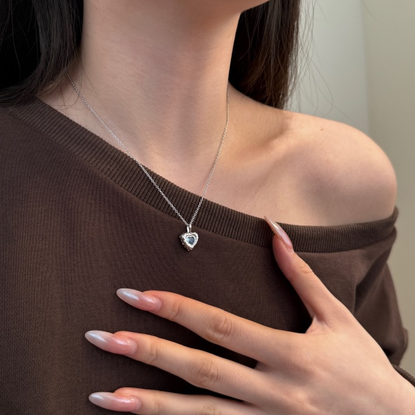 银S925天空蓝色心形爱心纹理简约设计单钻包镶时尚百搭项链