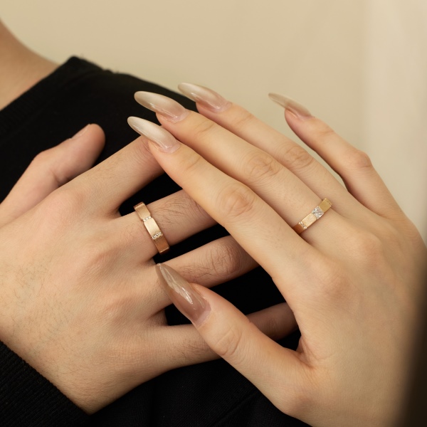 「遇 Meet 系列」银S925白色圆锆镶嵌宽面磨砂设计时尚情侣套戒男款戒指