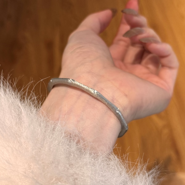 S925纯银磨砂中古风拉丝工艺缎带星芒拉丝手镯