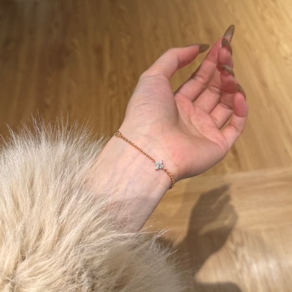 S925纯银小众设计高碳钻四叶草轻奢手链