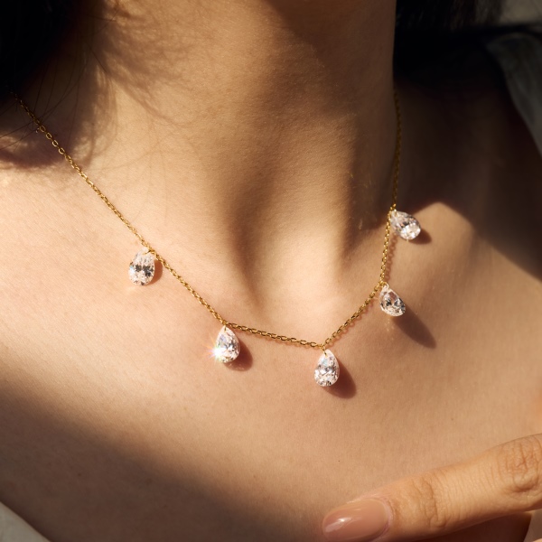 间隔打孔水滴锆石4*6mm