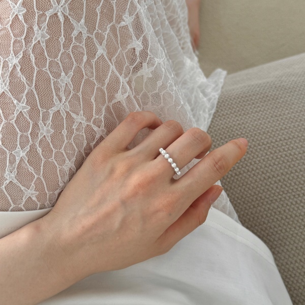 银S925白色珍珠贝珠排列粘贴简约时尚优雅戒指