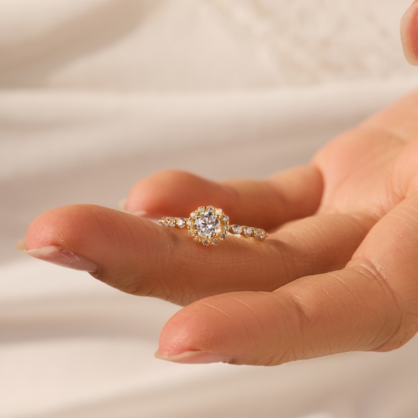 银S925白色圆锆镶嵌太阳花设计精致戒指