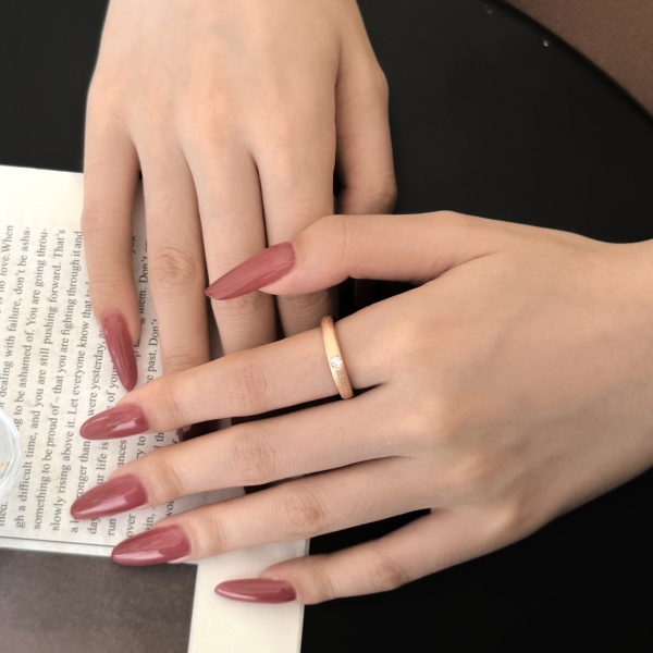 银S925白色圆锆镶嵌宽面细磨砂设计简约小众时尚百搭戒指