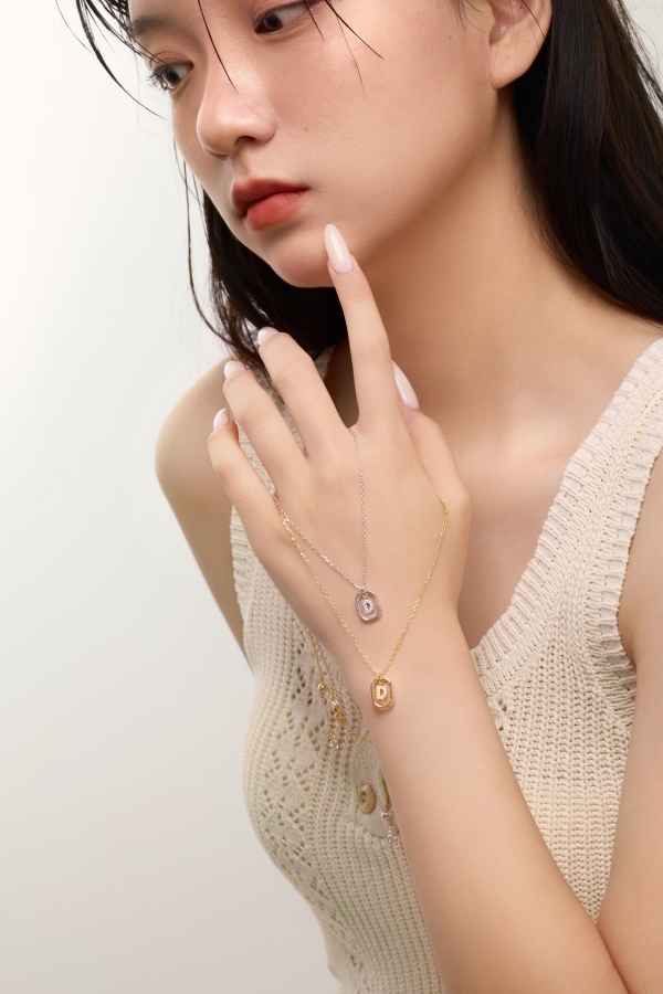 银S925白色圆锆镶嵌满钻字母光面12MM方框吊坠时尚项链