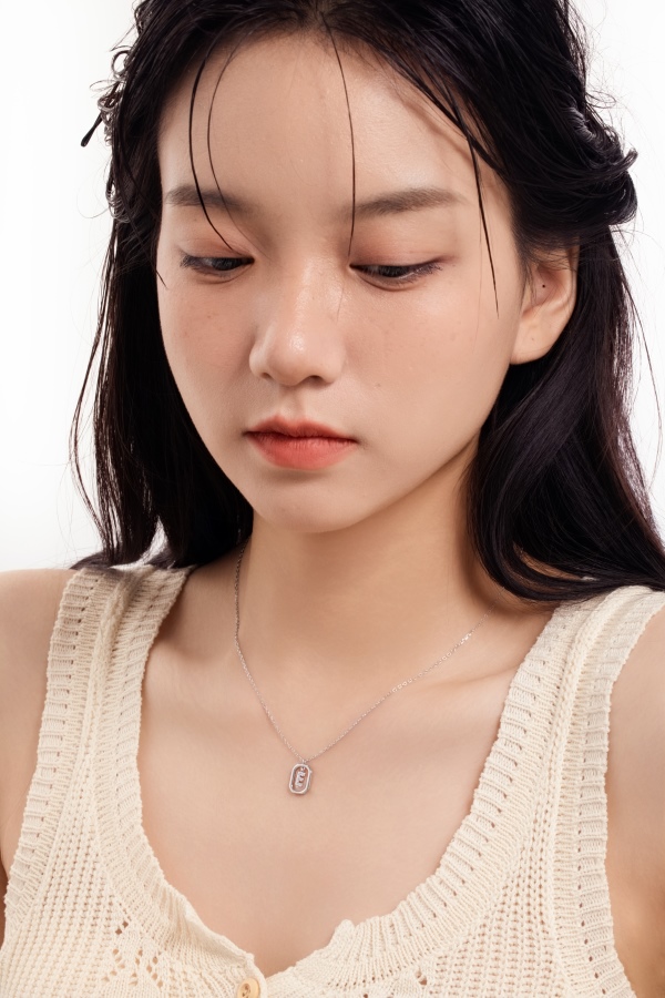 银S925白色圆锆镶嵌满钻字母光面12MM方框吊坠时尚项链