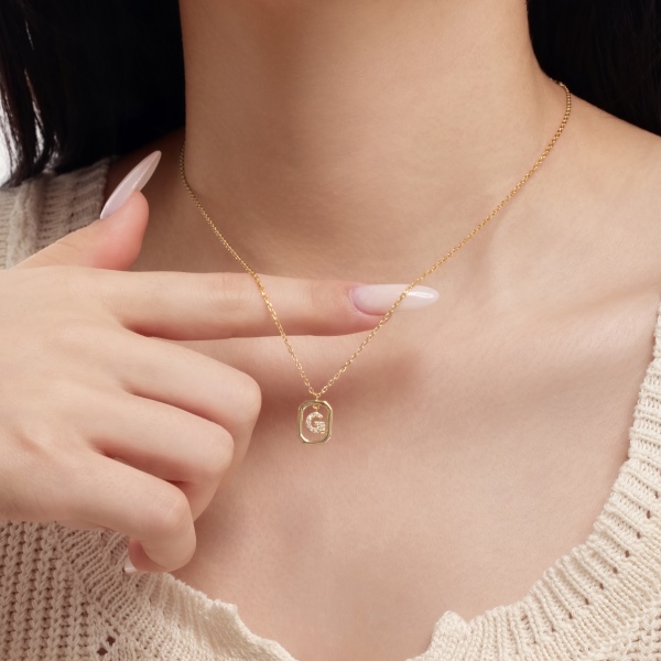 银S925白色圆锆镶嵌满钻字母光面12MM方框吊坠时尚项链