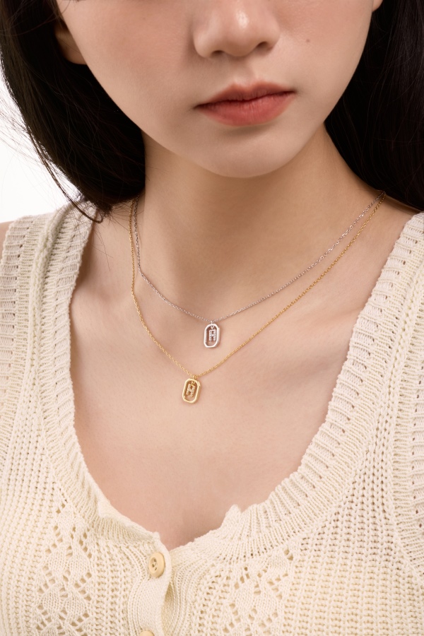 银S925白色圆锆镶嵌满钻字母光面12MM方框吊坠时尚项链