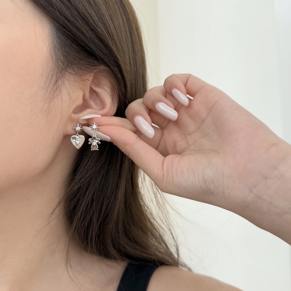 S925纯银锆石光面女孩爱心耳钉