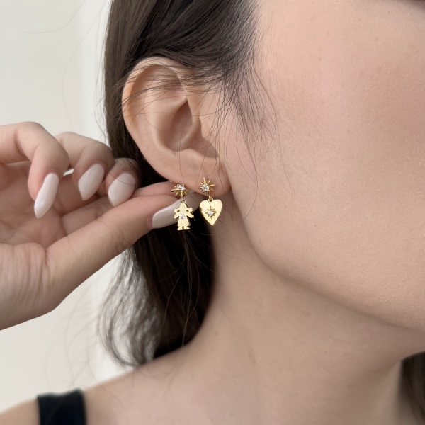 女孩爱心耳钉
