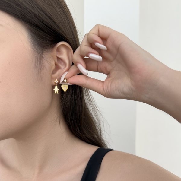 S925纯银光面锆石男孩爱心耳钉