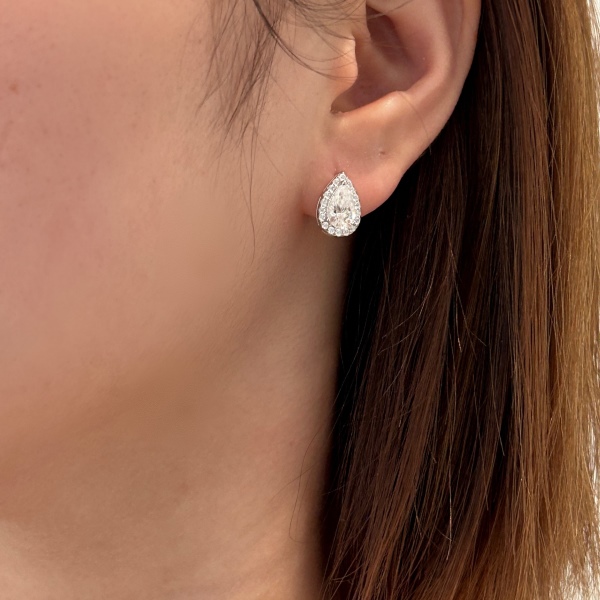 「莫桑钻 Moissanite 系列」跨境爆款S925纯银时尚闪亮梨形水滴莫桑钻耳钉精致小巧