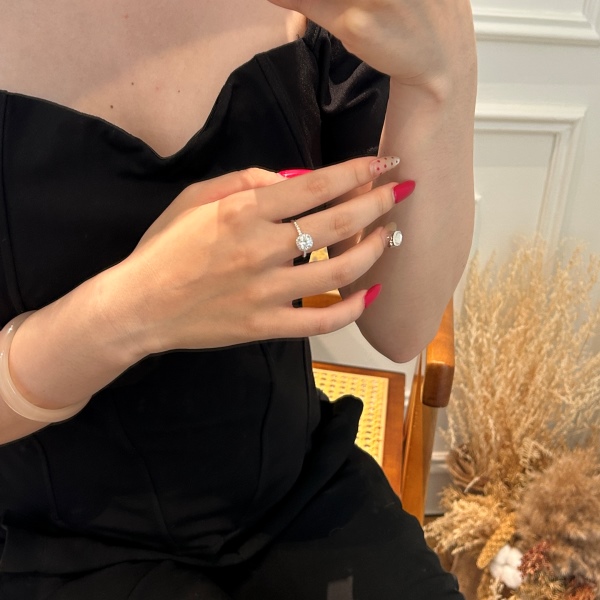 「莫桑钻 Moissanite 系列」跨境爆款S925纯银莫桑钻主石戒指女奢华方形端庄大气排钻戒指