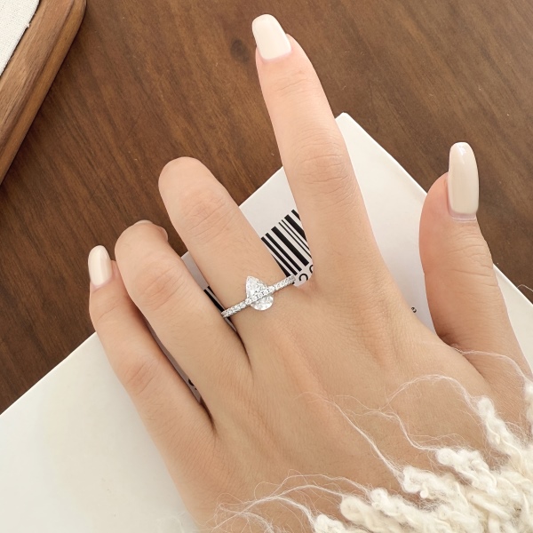 S925纯银水滴锆石爆闪轻奢梨形戒指