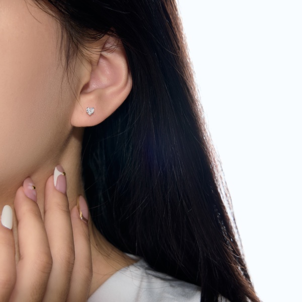 银S925白色爱心单钻精致小巧时尚参数化耳钉