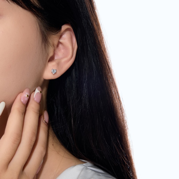 银S925白色爱心单钻精致小巧时尚参数化耳钉