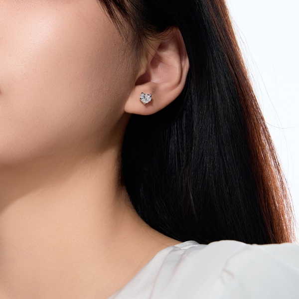 银S925白色爱心单钻精致小巧时尚参数化耳钉