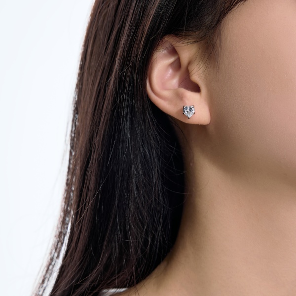 银S925白色爱心单钻精致小巧时尚参数化耳钉