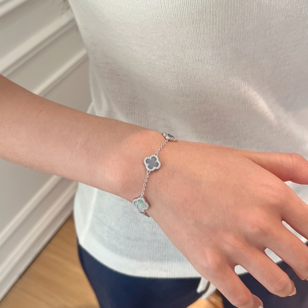 「花漾 Foliflora 系列」银S925白贝母白色圆锆镶钻四叶草设计时尚精致百搭手链