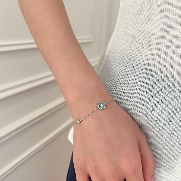 S925纯银四叶草白贝母手链女小众轻奢ins风白色玛瑙锆石手链