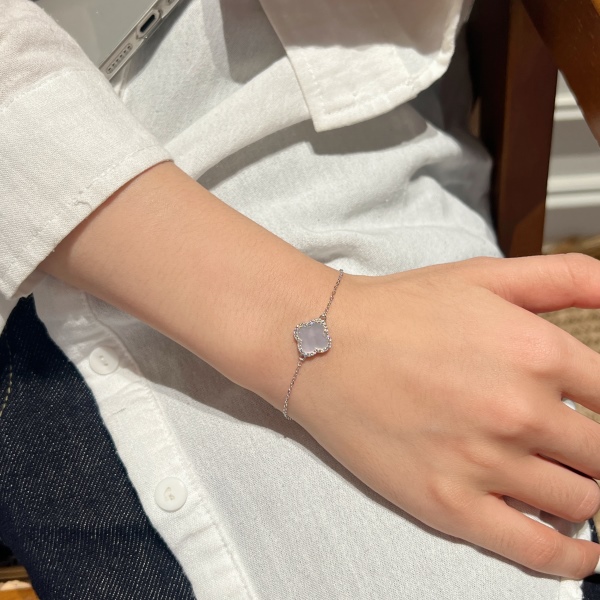 S925纯银黑玛瑙白色圆锆镶嵌四叶草造型小众时尚百搭手链