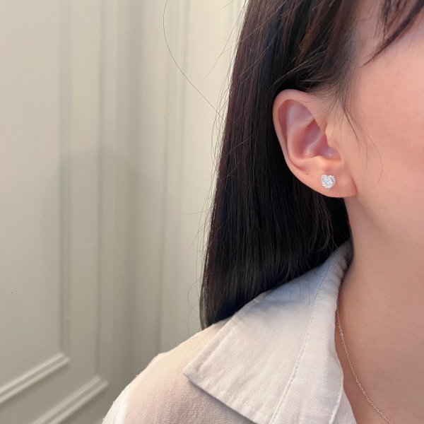 「莫桑钻 Moissanite 系列」跨境爆款S925纯银时尚闪亮圆形莫桑钻耳钉精致小巧