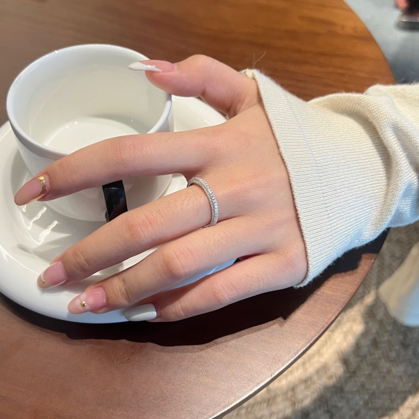 「莫桑钻 Moissanite 系列」银S925白色圆锆镶嵌满钻排钻设计时尚戒指