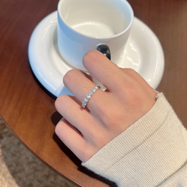 「莫桑钻 Moissanite 系列」S925纯银白色莫桑钻镶嵌排钻情侣套戒女款戒指