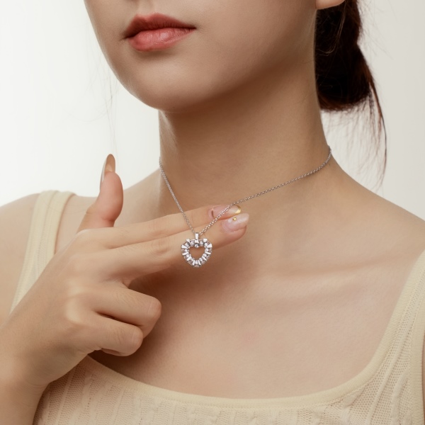 银S925白色圆锆排列镶嵌爱心造型小众设计时尚项链