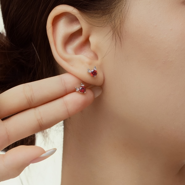 「星愿 Wishing Star 系列」银s925圣诞氛围精致百搭麋鹿石榴红圆锆耳钉
