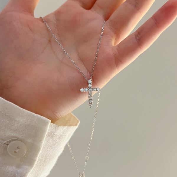 「莫桑钻 Moissanite 系列」银S925白色圆锆镶嵌小十字架设计精致百搭项链