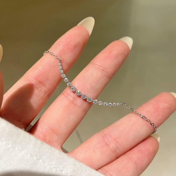 「莫桑钻 Moissanite 系列」「曦光 Daybreak 系列」S925纯银白色圆锆镶嵌月牙半圆微笑小众设计轻奢精致项链