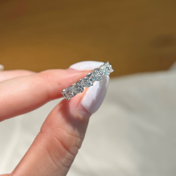 「莫桑钻 Moissanite 系列」跨境爆款S925银白色爱心排钻戒指满钻规则排列戒指女ins风甜美心形彩色气质百搭戒指环