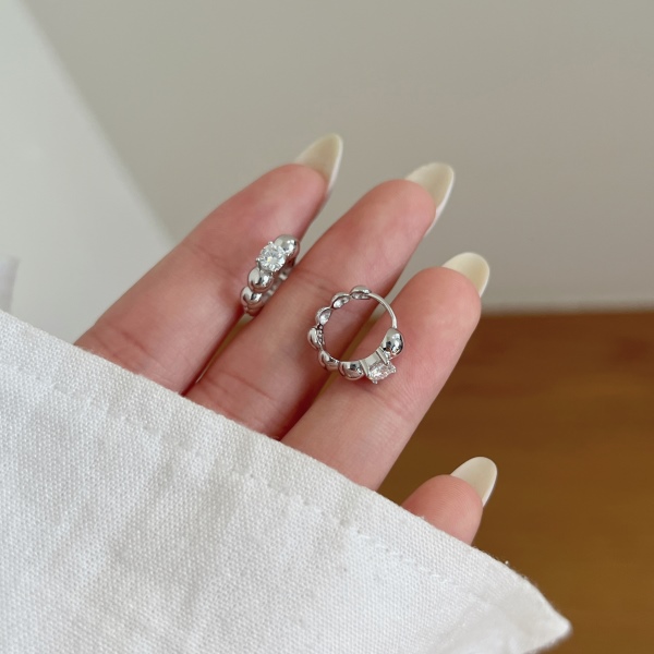 「莫桑钻 Moissanite 系列」S925纯银米粒豆豆光面泡泡日常通勤耳环