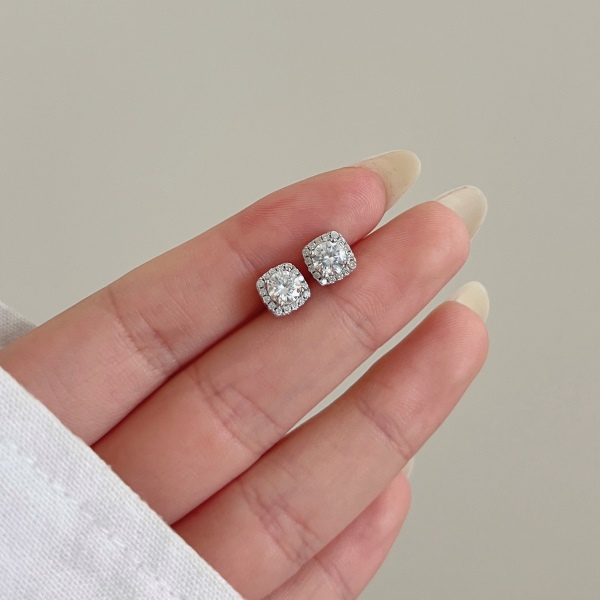「莫桑钻 Moissanite 系列」「生辰石 BIRTHSTONES 系列」跨境爆款S925纯银经典款柱镶圆形主石满钻耳钉潮流群镶钻闪耀耳饰