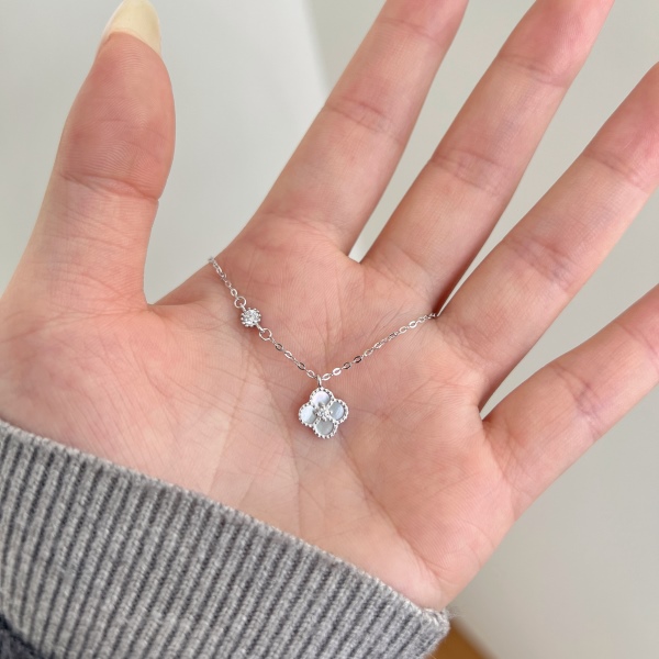 「莫桑钻 Moissanite 系列」S925纯银四叶草白贝母项链女小众轻奢锁骨链ins风白色玛瑙锆石