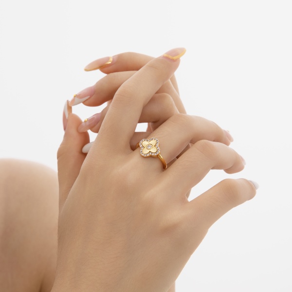 银S925白色圆锆镶嵌四叶草镭射车花波光粼粼套装戒指