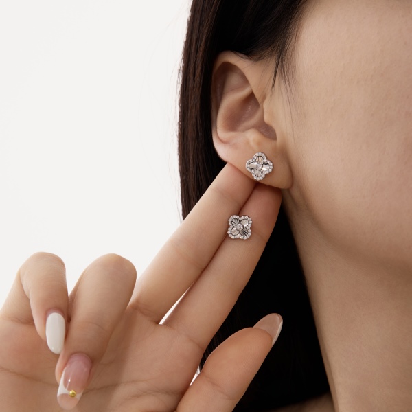 银S925白色圆锆镶嵌四叶草镭射测豪华波光粼粼设计套装耳钉