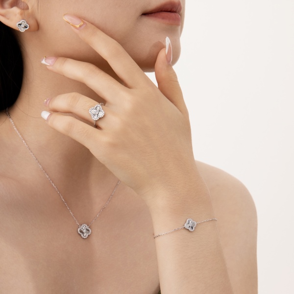 银S925白色圆锆镶嵌四叶草镭射车花波光粼粼设计手链套装