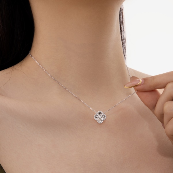 银S925白色圆锆镶嵌四叶草镭射车花波光粼粼设计项链套装