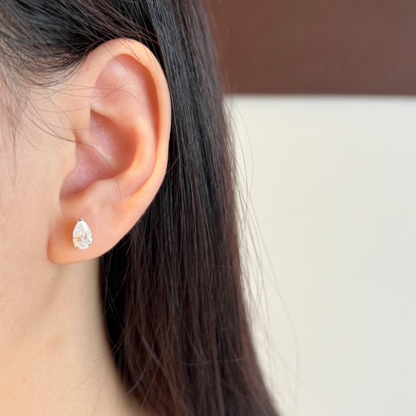 「莫桑钻 Moissanite 系列」S925纯银莫桑钻白色梨形切割水滴耳钉女闪耀耳饰女